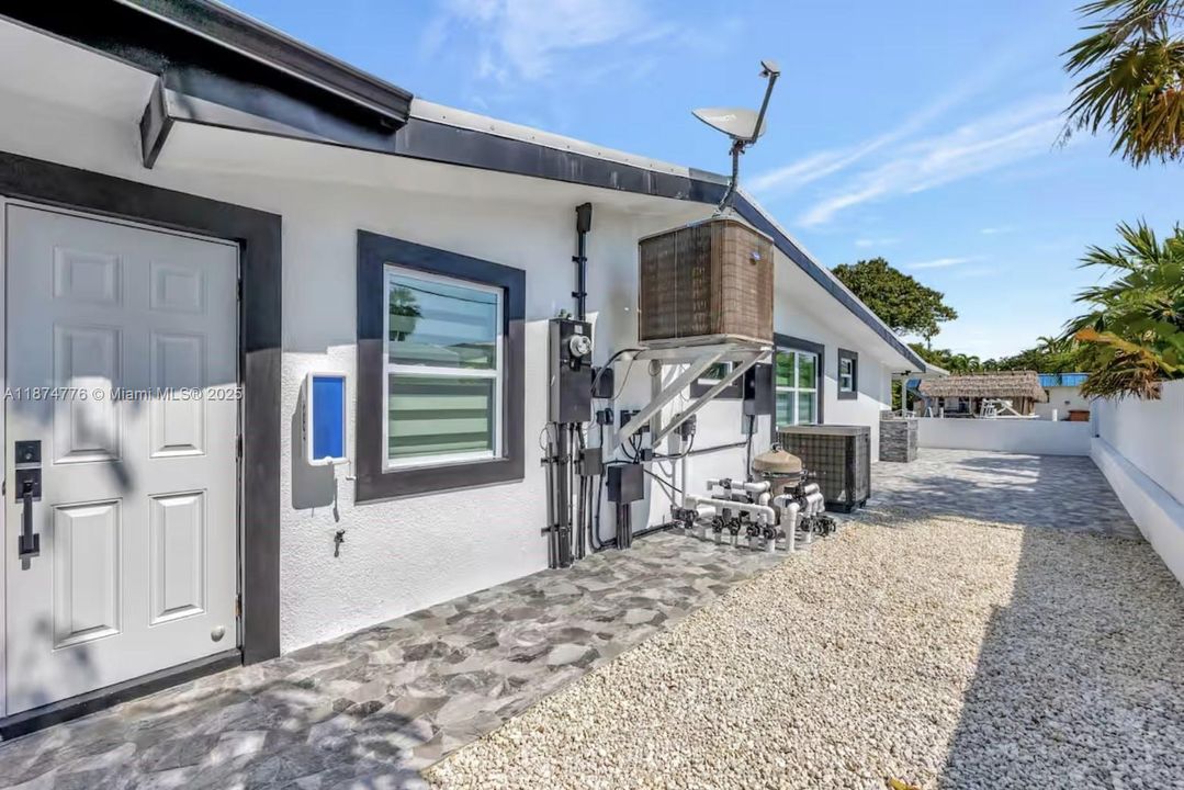 For Sale: $1,450,000 (4 beds, 4 baths, 1517 Square Feet)