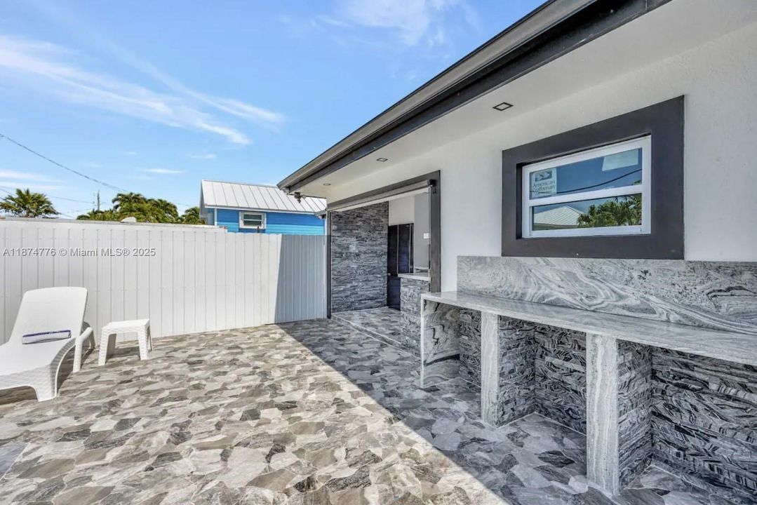 For Sale: $1,450,000 (4 beds, 4 baths, 1517 Square Feet)