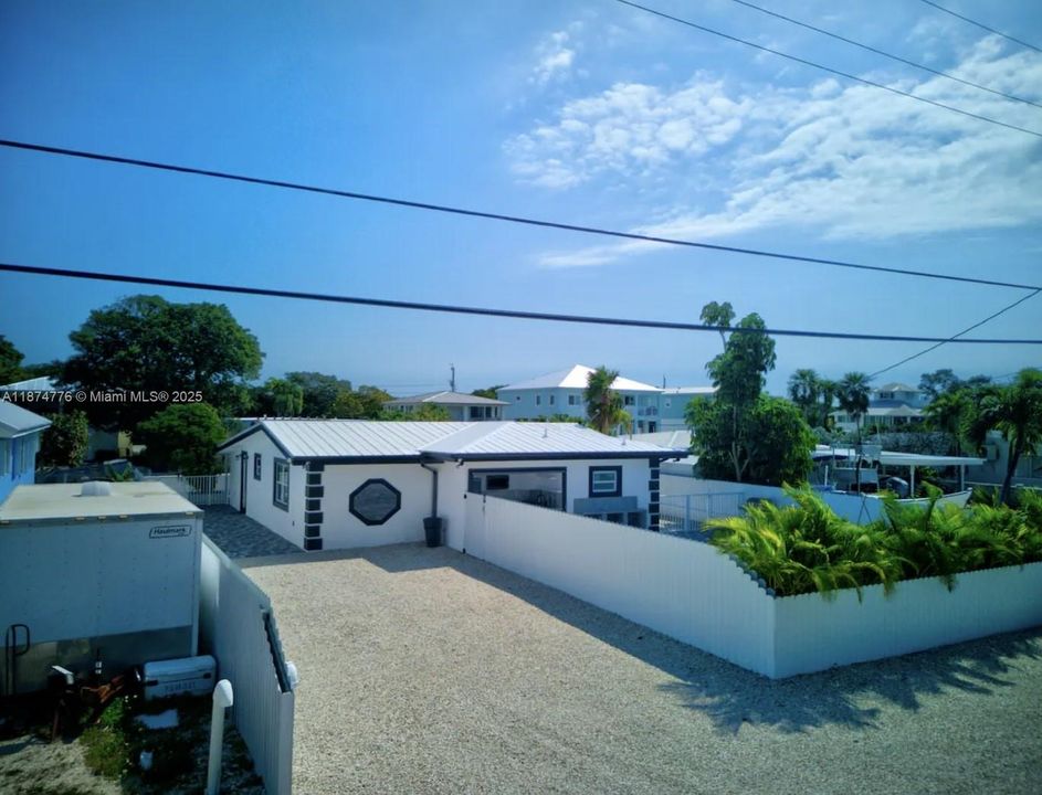 For Sale: $1,450,000 (4 beds, 4 baths, 1517 Square Feet)