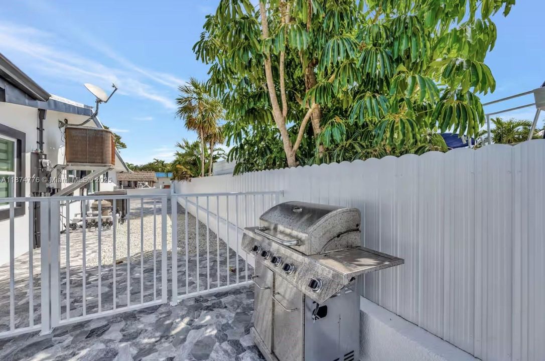 For Sale: $1,450,000 (4 beds, 4 baths, 1517 Square Feet)