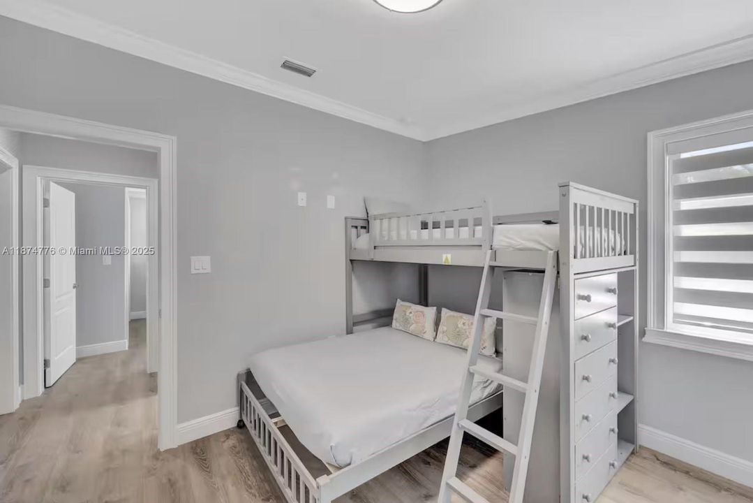 For Sale: $1,450,000 (4 beds, 4 baths, 1517 Square Feet)