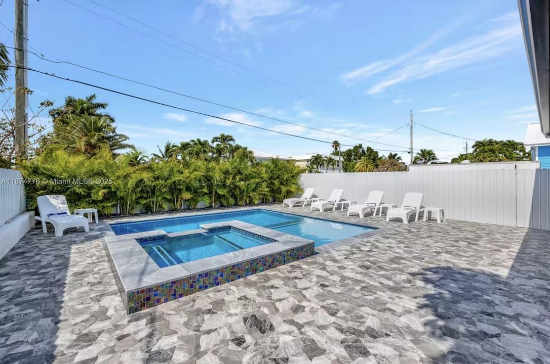 For Sale: $1,450,000 (4 beds, 4 baths, 1517 Square Feet)