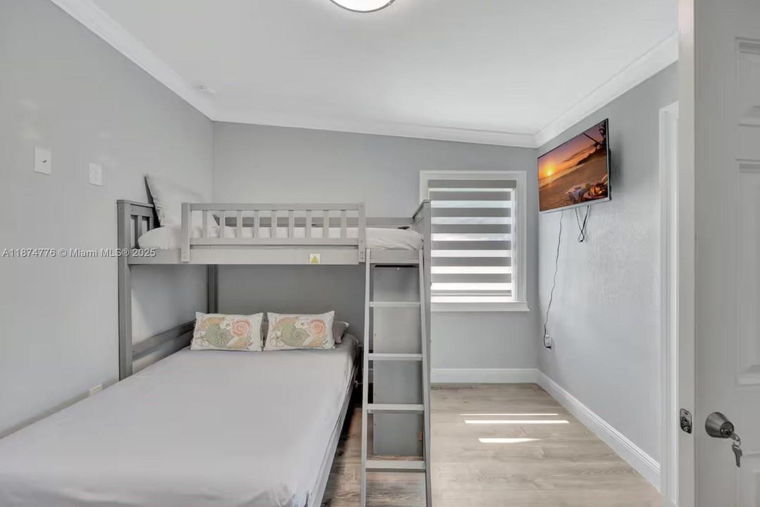 For Sale: $1,450,000 (4 beds, 4 baths, 1517 Square Feet)