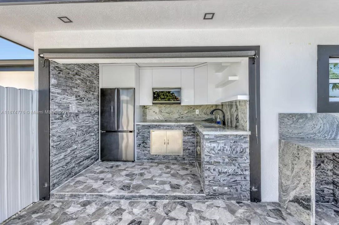 For Sale: $1,450,000 (4 beds, 4 baths, 1517 Square Feet)