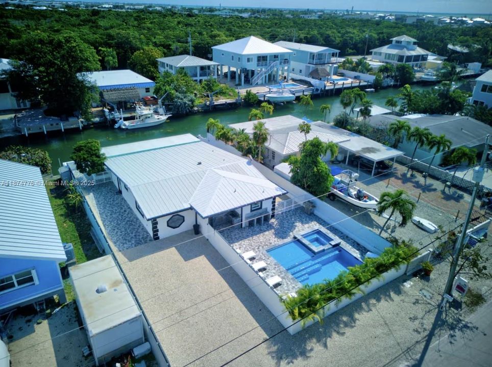 For Sale: $1,450,000 (4 beds, 4 baths, 1517 Square Feet)