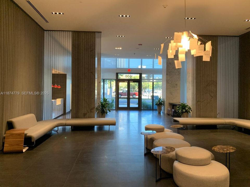 For Sale: $472,000 (1 beds, 1 baths, 865 Square Feet)