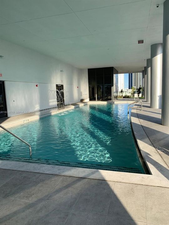 For Sale: $472,000 (1 beds, 1 baths, 865 Square Feet)