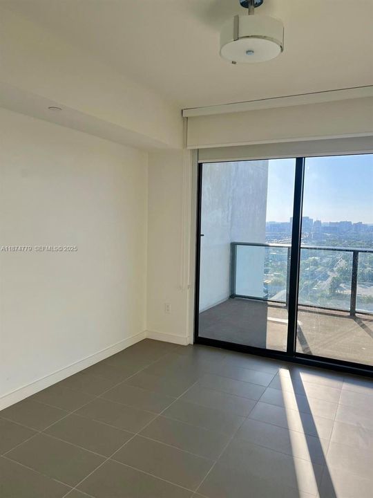 For Sale: $472,000 (1 beds, 1 baths, 865 Square Feet)