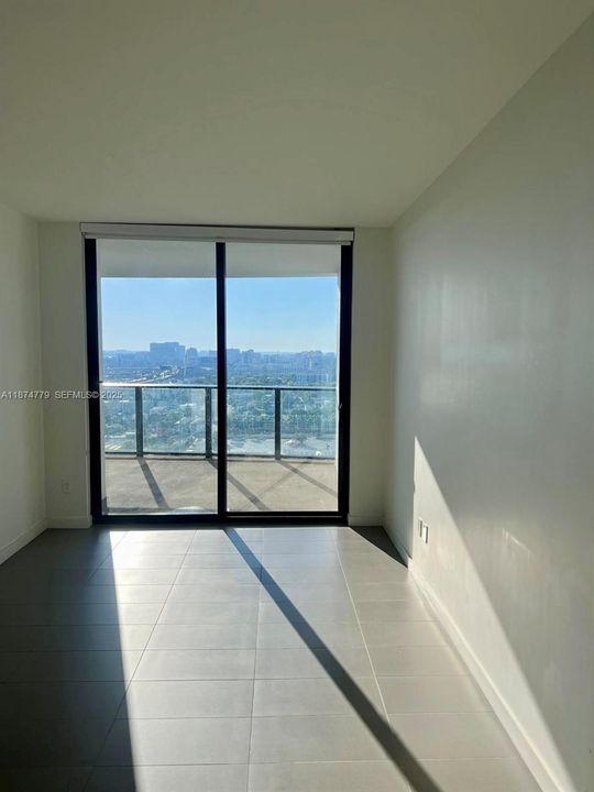 For Sale: $472,000 (1 beds, 1 baths, 865 Square Feet)