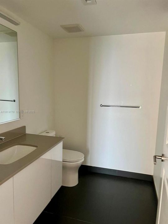 For Sale: $472,000 (1 beds, 1 baths, 865 Square Feet)