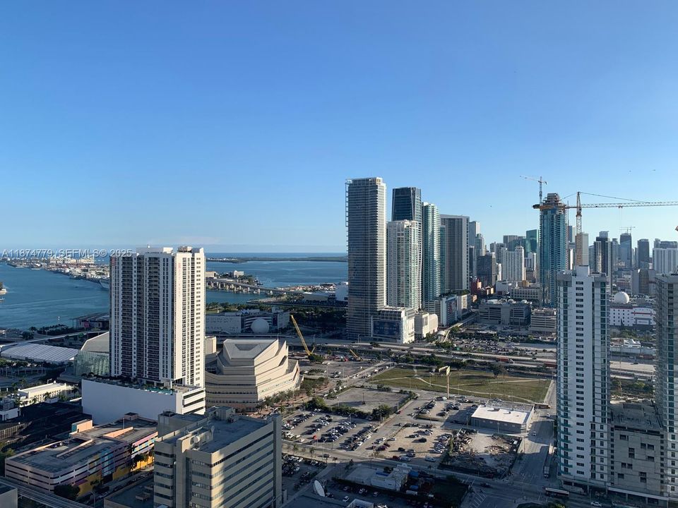 For Sale: $472,000 (1 beds, 1 baths, 865 Square Feet)