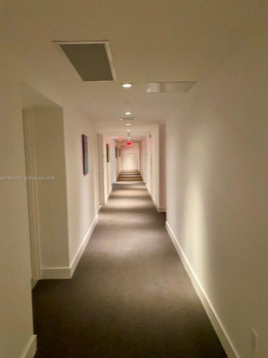 For Sale: $472,000 (1 beds, 1 baths, 865 Square Feet)