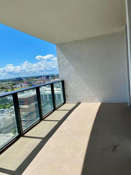 For Sale: $472,000 (1 beds, 1 baths, 865 Square Feet)