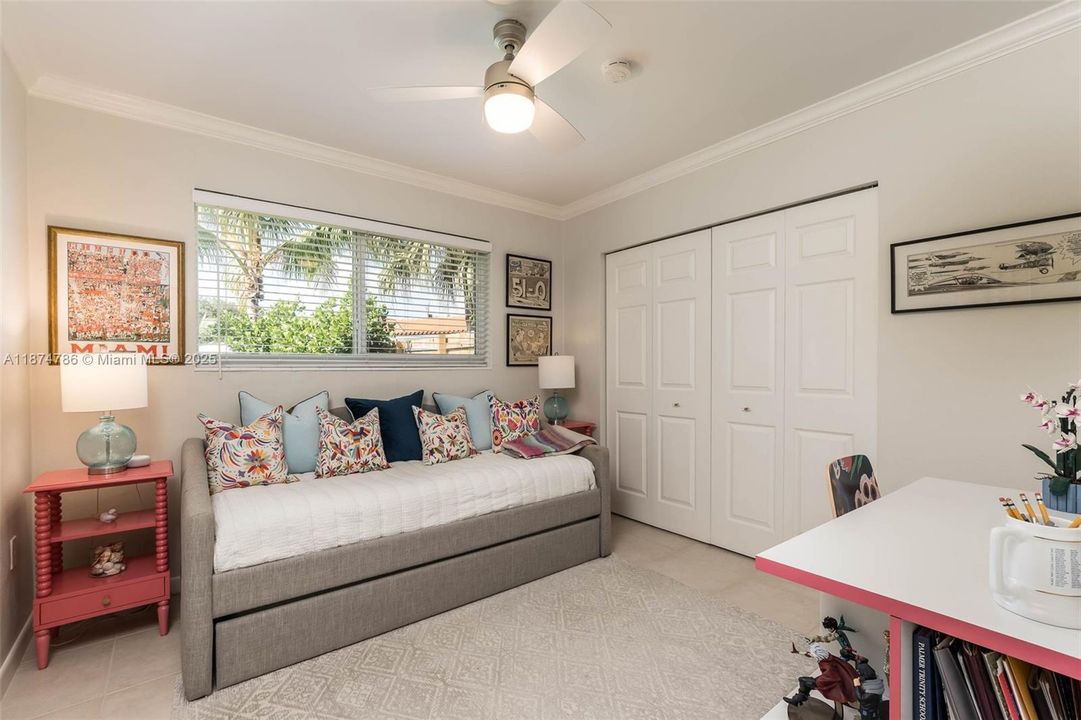 Недавно продано: $1,200,000 (4 спален, 2 ванн, 2089 Квадратных фут)