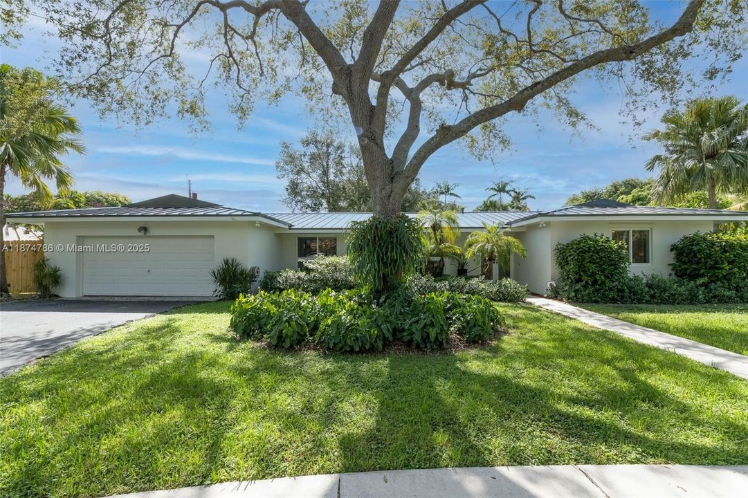 Недавно продано: $1,200,000 (4 спален, 2 ванн, 2089 Квадратных фут)