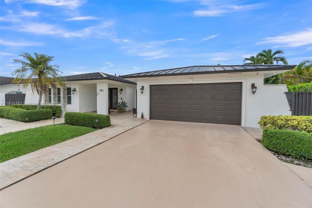 Под контрактом: $1,095,000 (4 спален, 2 ванн, 2649 Квадратных фут)