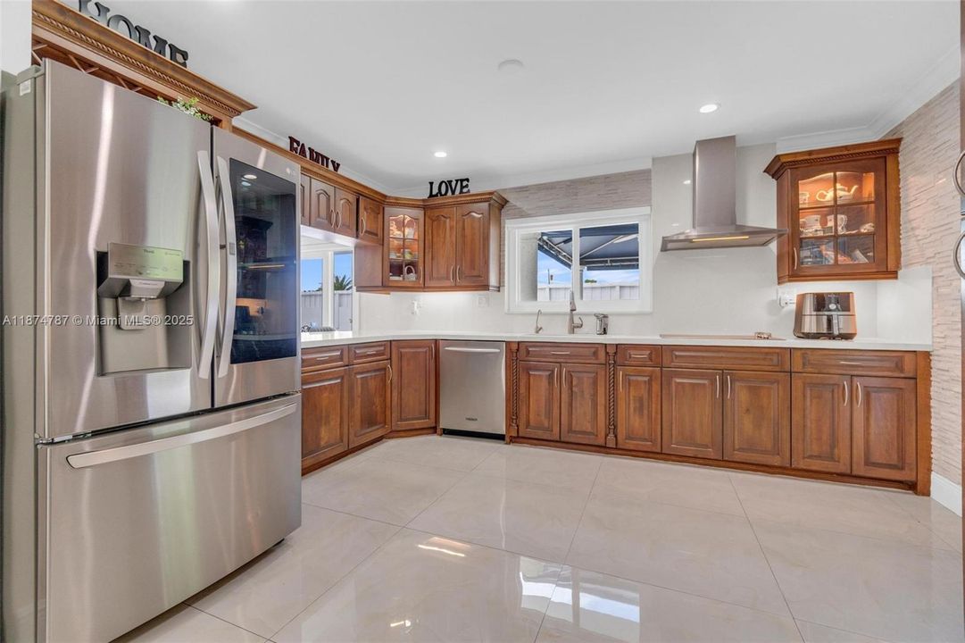 Под контрактом: $1,095,000 (4 спален, 2 ванн, 2649 Квадратных фут)