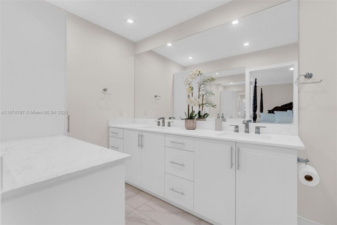 Под контрактом: $1,095,000 (4 спален, 2 ванн, 2649 Квадратных фут)