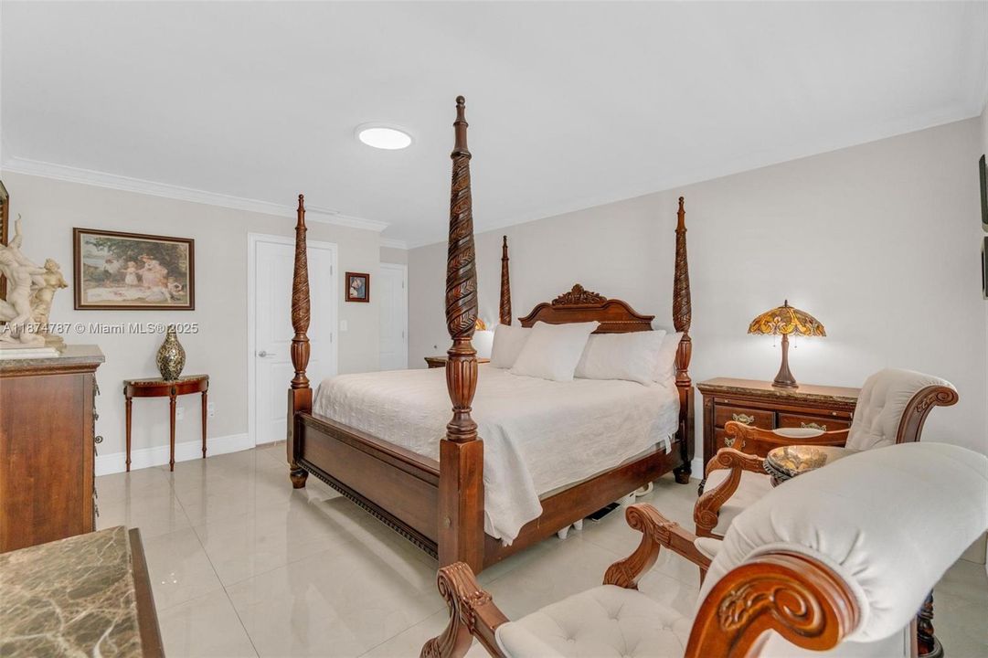 Под контрактом: $1,095,000 (4 спален, 2 ванн, 2649 Квадратных фут)