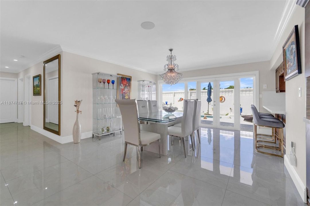 Под контрактом: $1,095,000 (4 спален, 2 ванн, 2649 Квадратных фут)