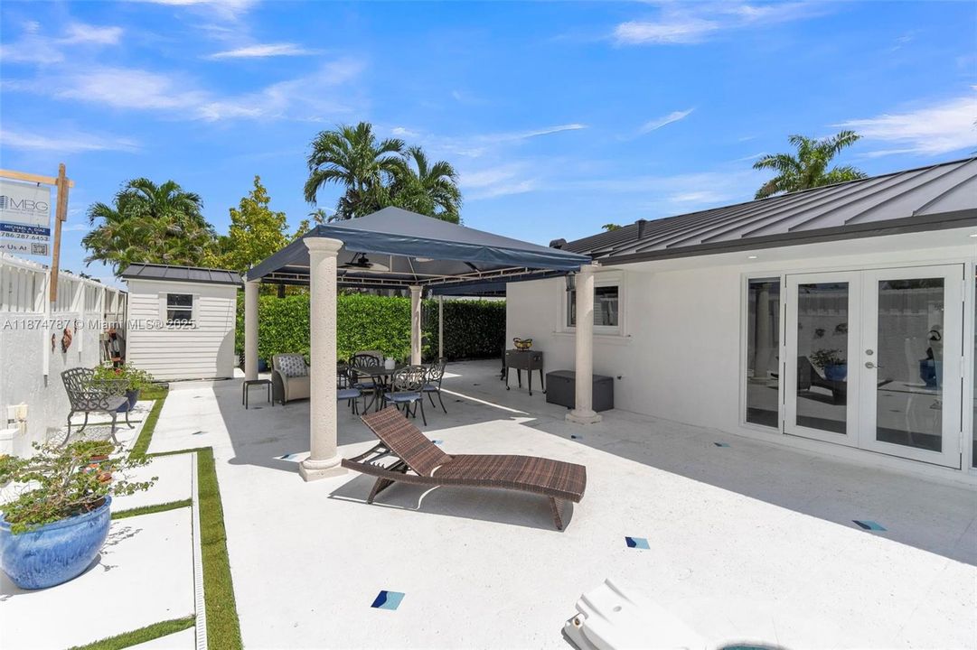 Под контрактом: $1,095,000 (4 спален, 2 ванн, 2649 Квадратных фут)