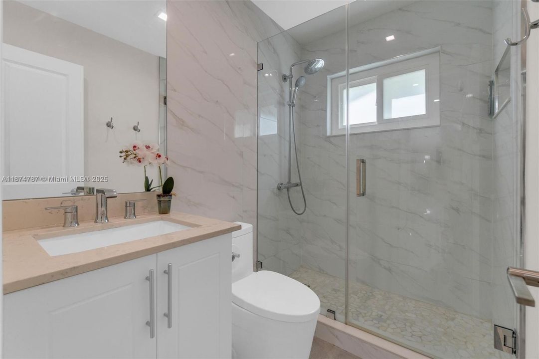 Под контрактом: $1,095,000 (4 спален, 2 ванн, 2649 Квадратных фут)