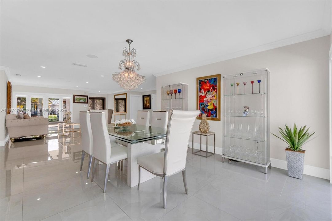 Под контрактом: $1,095,000 (4 спален, 2 ванн, 2649 Квадратных фут)