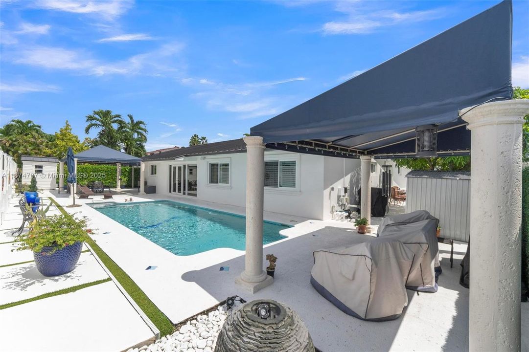 Под контрактом: $1,095,000 (4 спален, 2 ванн, 2649 Квадратных фут)