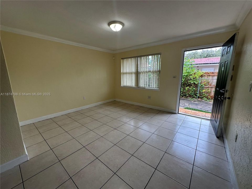 出租: $3,100 (3 贝兹, 2 浴室, 1022 平方英尺)