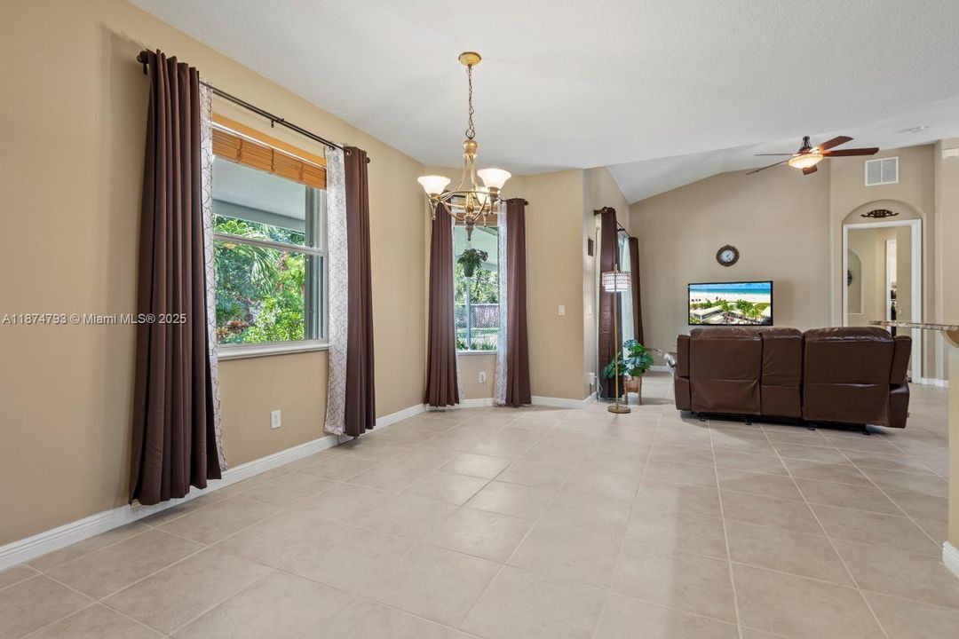 Recently Sold: $435,000 (3 beds, 2 baths, 1988 Square Feet)