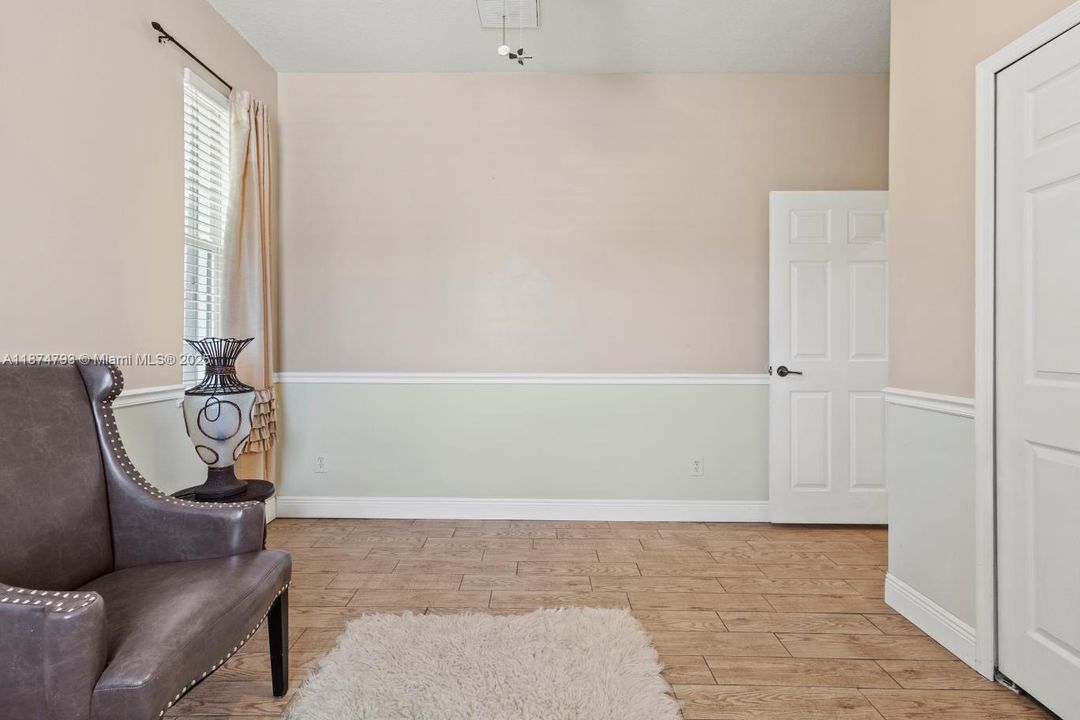 Recently Sold: $435,000 (3 beds, 2 baths, 1988 Square Feet)