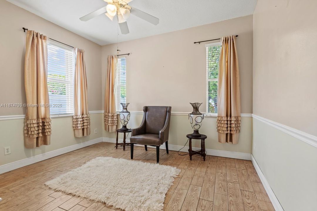 Recently Sold: $435,000 (3 beds, 2 baths, 1988 Square Feet)