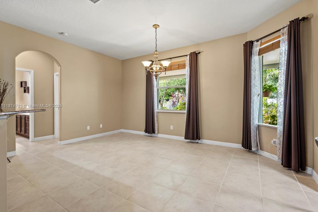 Recently Sold: $435,000 (3 beds, 2 baths, 1988 Square Feet)