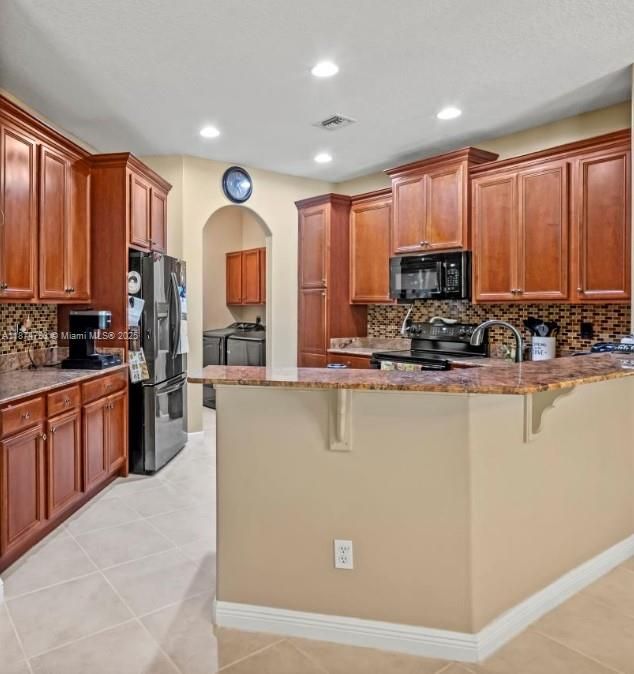 Recently Sold: $435,000 (3 beds, 2 baths, 1988 Square Feet)