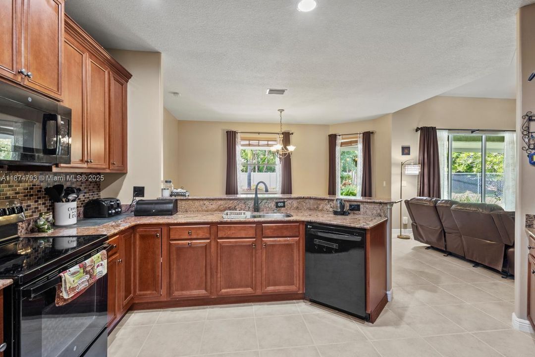 Recently Sold: $435,000 (3 beds, 2 baths, 1988 Square Feet)