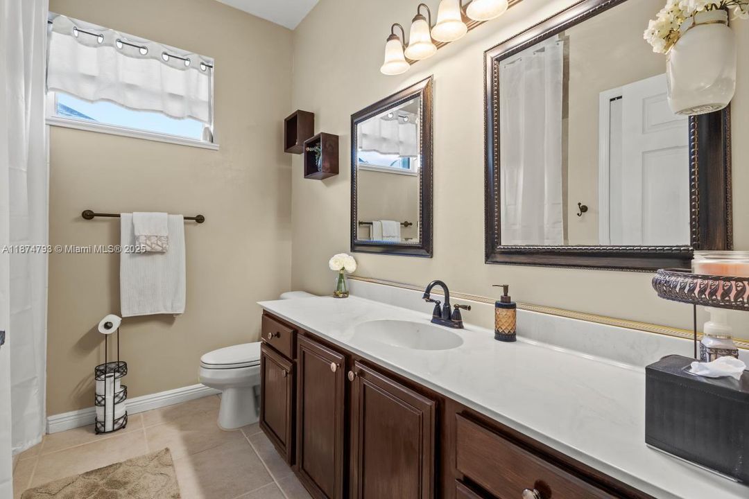 Recently Sold: $435,000 (3 beds, 2 baths, 1988 Square Feet)