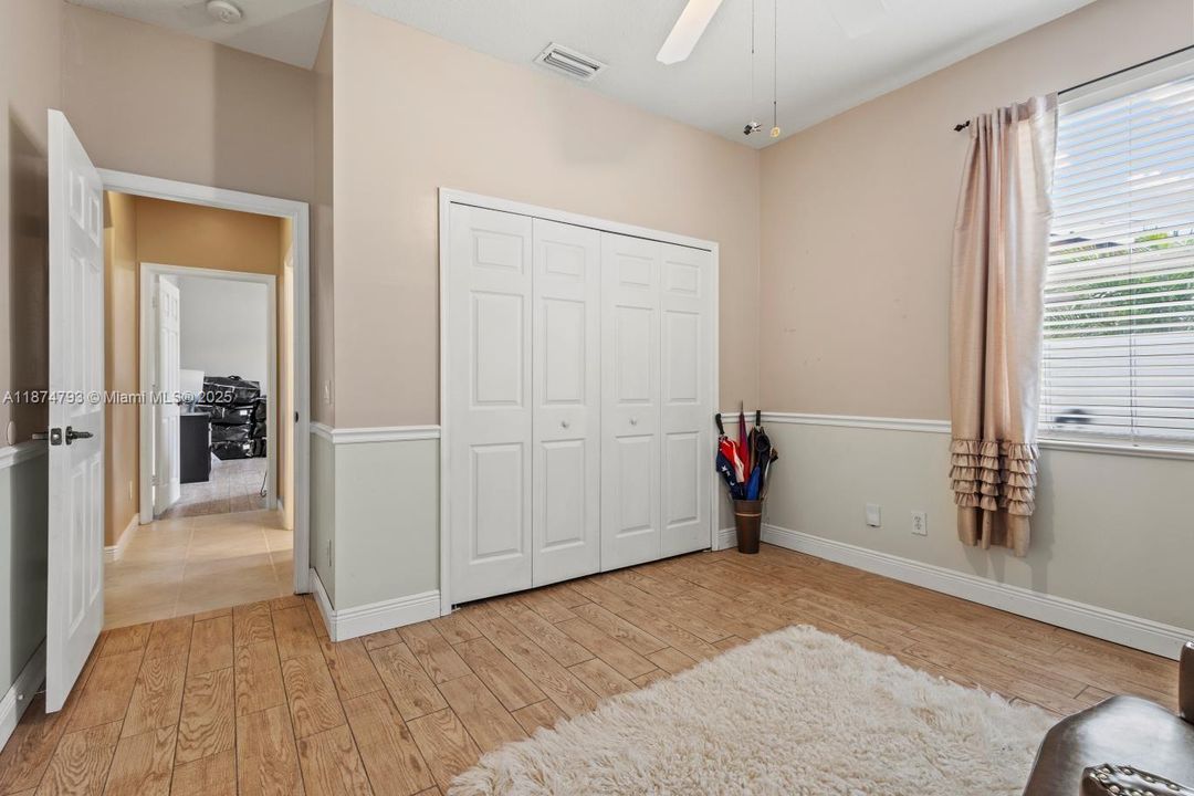 Recently Sold: $435,000 (3 beds, 2 baths, 1988 Square Feet)