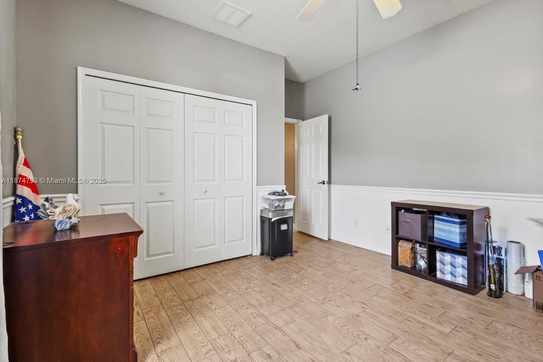 Recently Sold: $435,000 (3 beds, 2 baths, 1988 Square Feet)