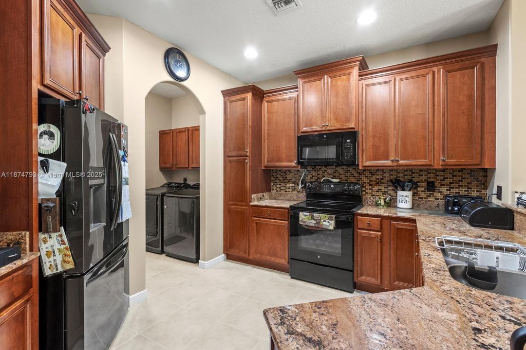 Recently Sold: $435,000 (3 beds, 2 baths, 1988 Square Feet)