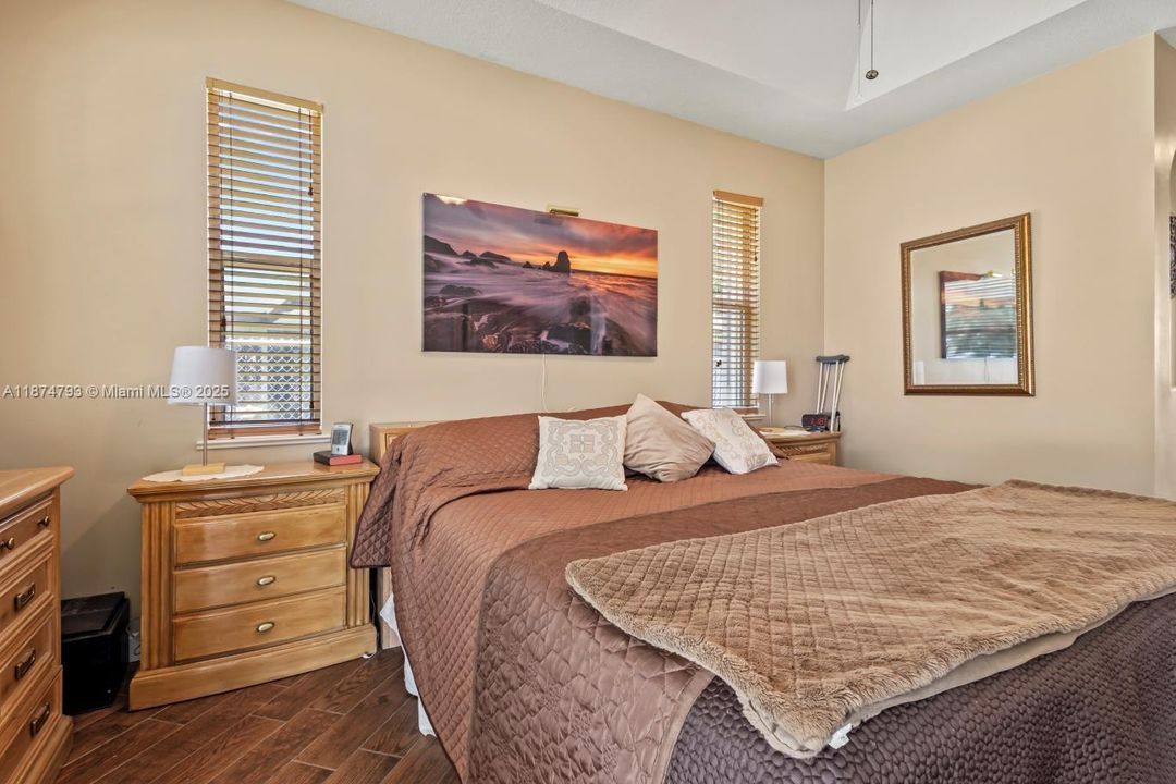 Recently Sold: $435,000 (3 beds, 2 baths, 1988 Square Feet)