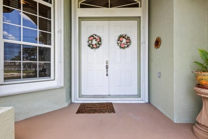 Recently Sold: $435,000 (3 beds, 2 baths, 1988 Square Feet)