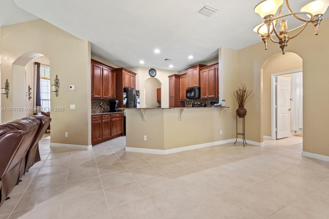 Recently Sold: $435,000 (3 beds, 2 baths, 1988 Square Feet)