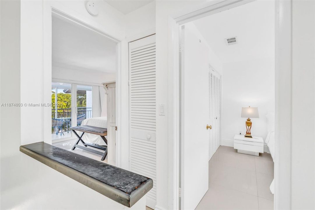 For Sale: $890,000 (3 beds, 3 baths, 930 Square Feet)