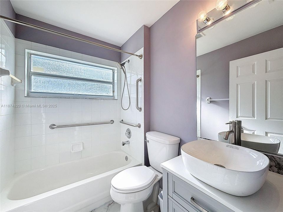 Под контрактом: $329,900 (3 спален, 2 ванн, 1304 Квадратных фут)