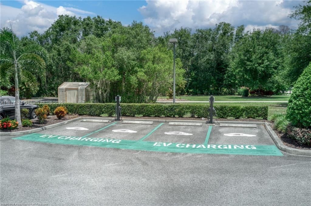 For Sale: $329,900 (3 beds, 2 baths, 1323 Square Feet)