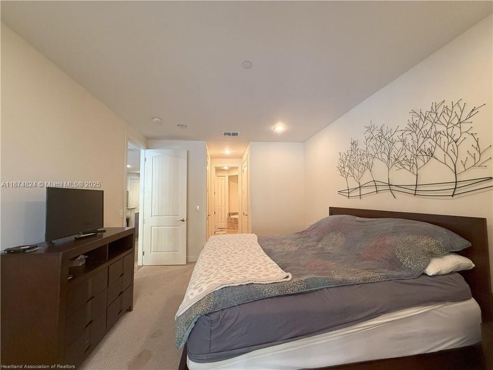 For Sale: $329,900 (3 beds, 2 baths, 1323 Square Feet)