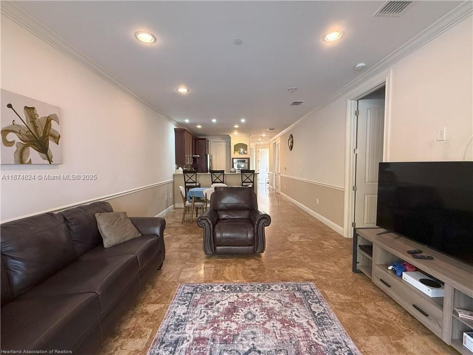 For Sale: $329,900 (3 beds, 2 baths, 1323 Square Feet)