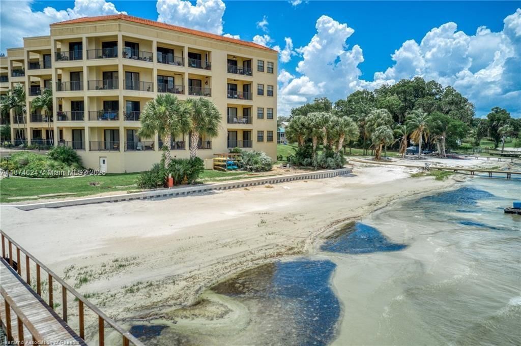 For Sale: $329,900 (3 beds, 2 baths, 1323 Square Feet)