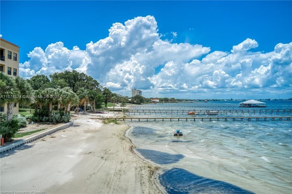 For Sale: $329,900 (3 beds, 2 baths, 1323 Square Feet)