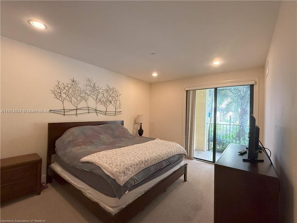 For Sale: $329,900 (3 beds, 2 baths, 1323 Square Feet)